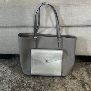 Great bag! Lots of pockets!